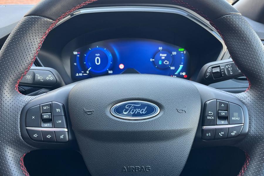 Ford Kuga Photo autoimg-df66b15faa6ea2971deea945b605ce755fec3226.jpg