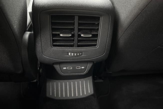 VOLKSWAGEN T-Roc Photo 34