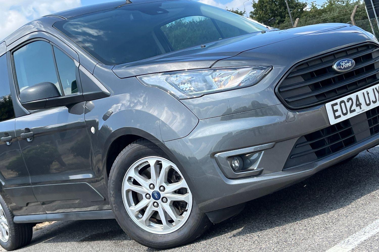 Ford TRANSIT CONNECT Photo 24