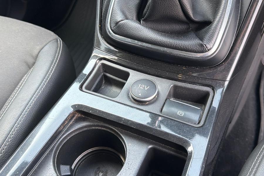Ford KUGA Photo autoimg-df6b7145cc2a3a9466e98f88b2b56d56f6dd14bb.jpg