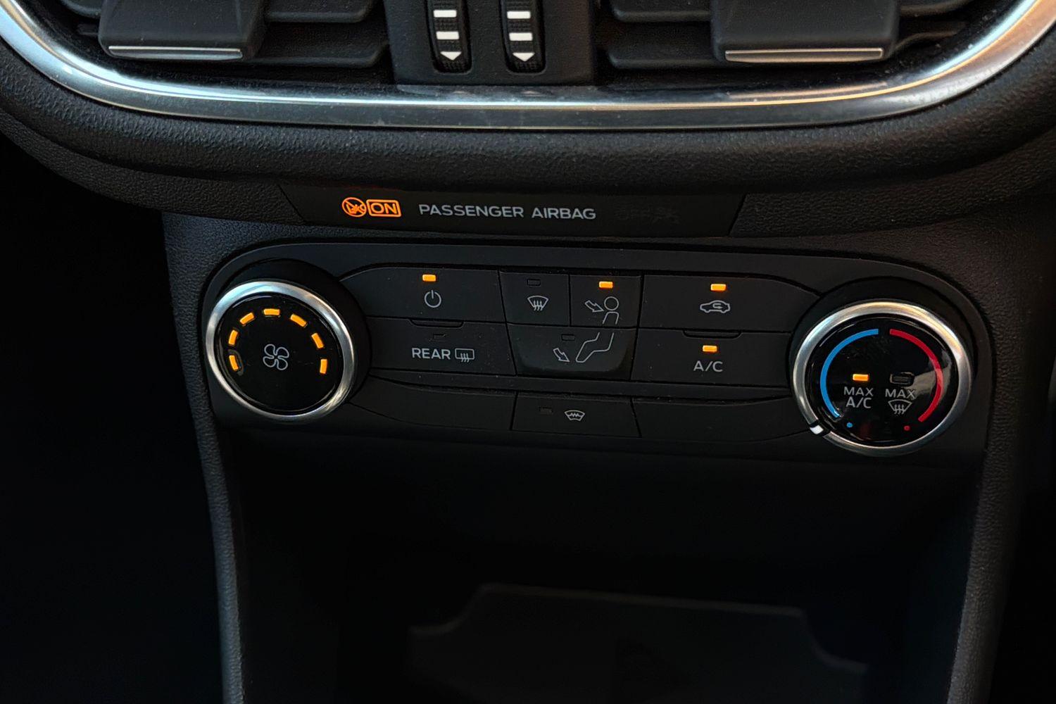 Ford FIESTA Photo 32