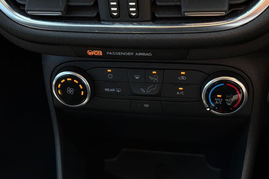 Ford FIESTA Photo autoimg-df6b760da5d1941cb790b540f6380df9cd2d0447.jpg