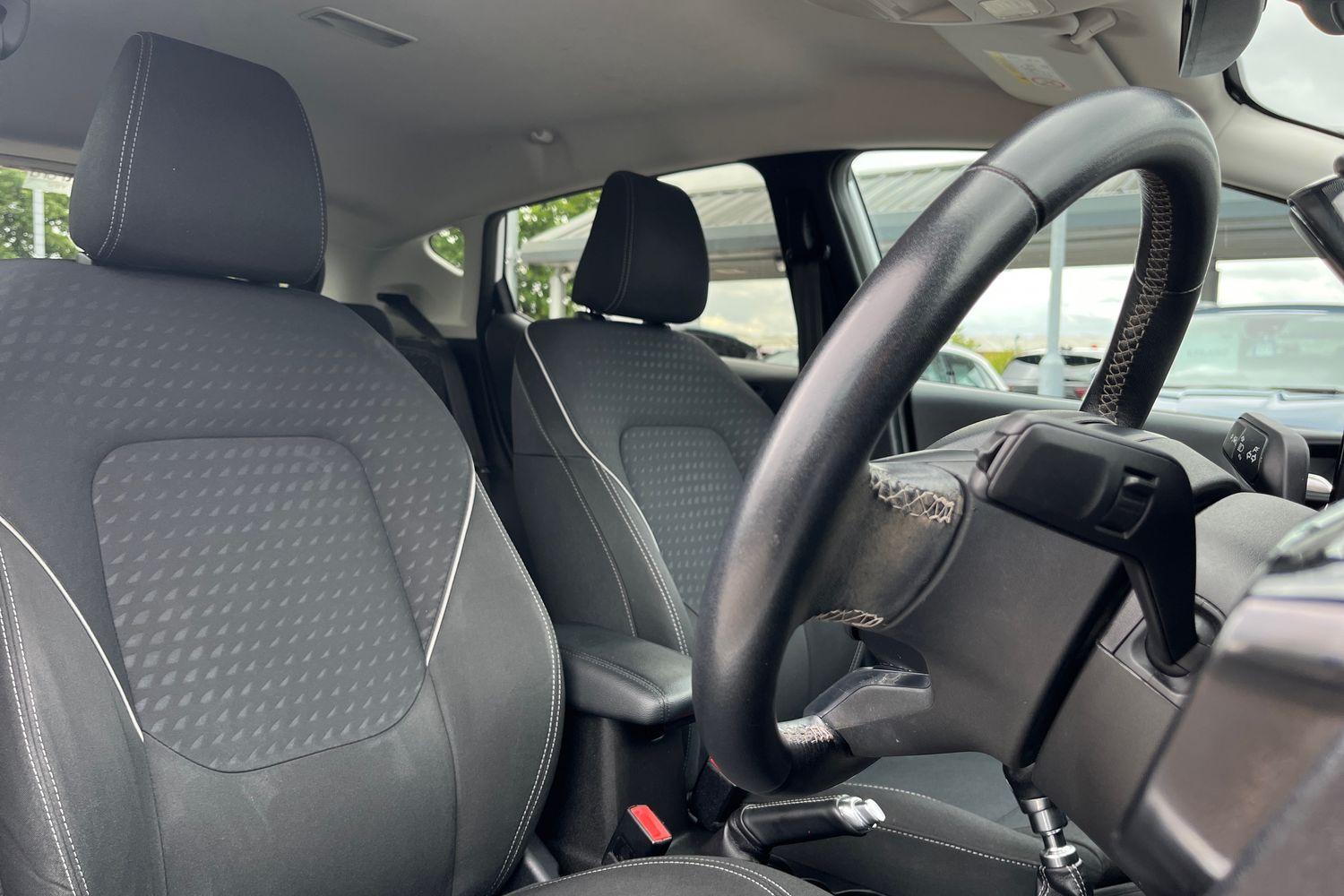 Ford Fiesta Photo 16