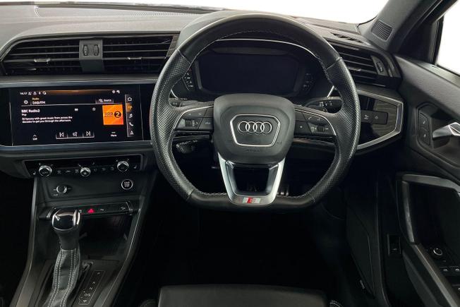 Audi Q3 Photo 11