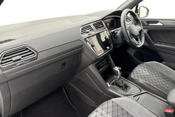 VOLKSWAGEN Tiguan Photo 2