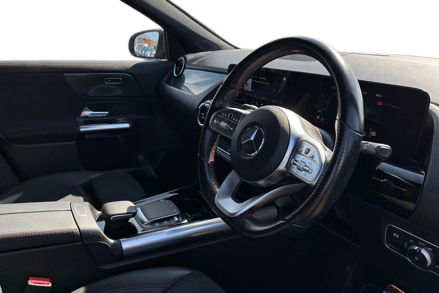 Mercedes-Benz GLA Photo 8