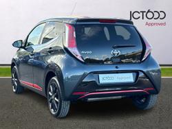 TOYOTA Aygo Photo 3