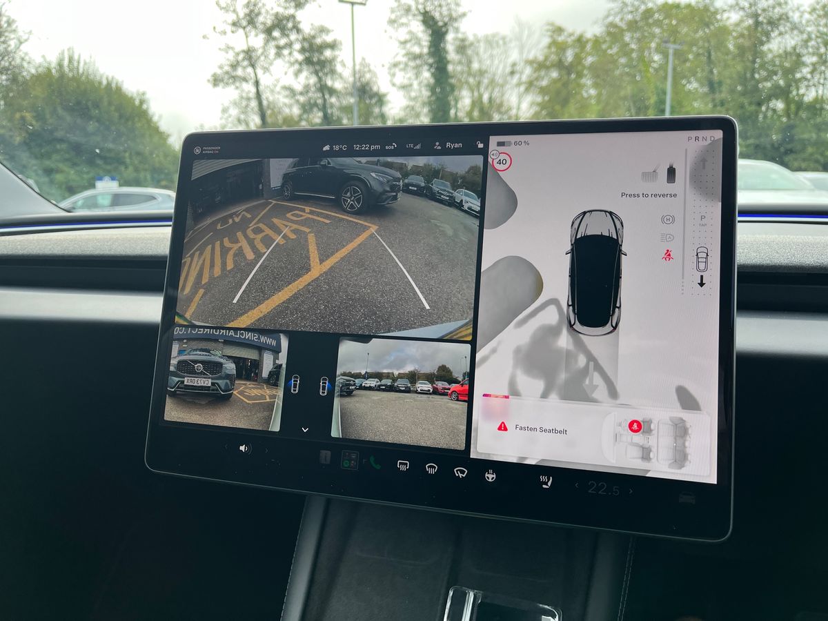TESLA Model 3 Photo 11
