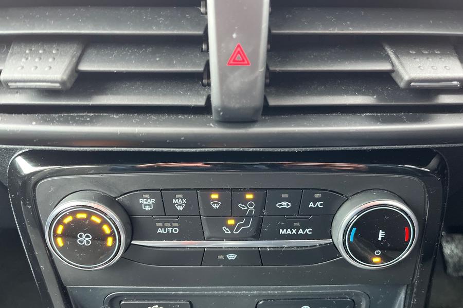 Ford ECOSPORT Photo autoimg-df8ba9457cc3b091b86c42aa3ae33f9e2c457544.jpg