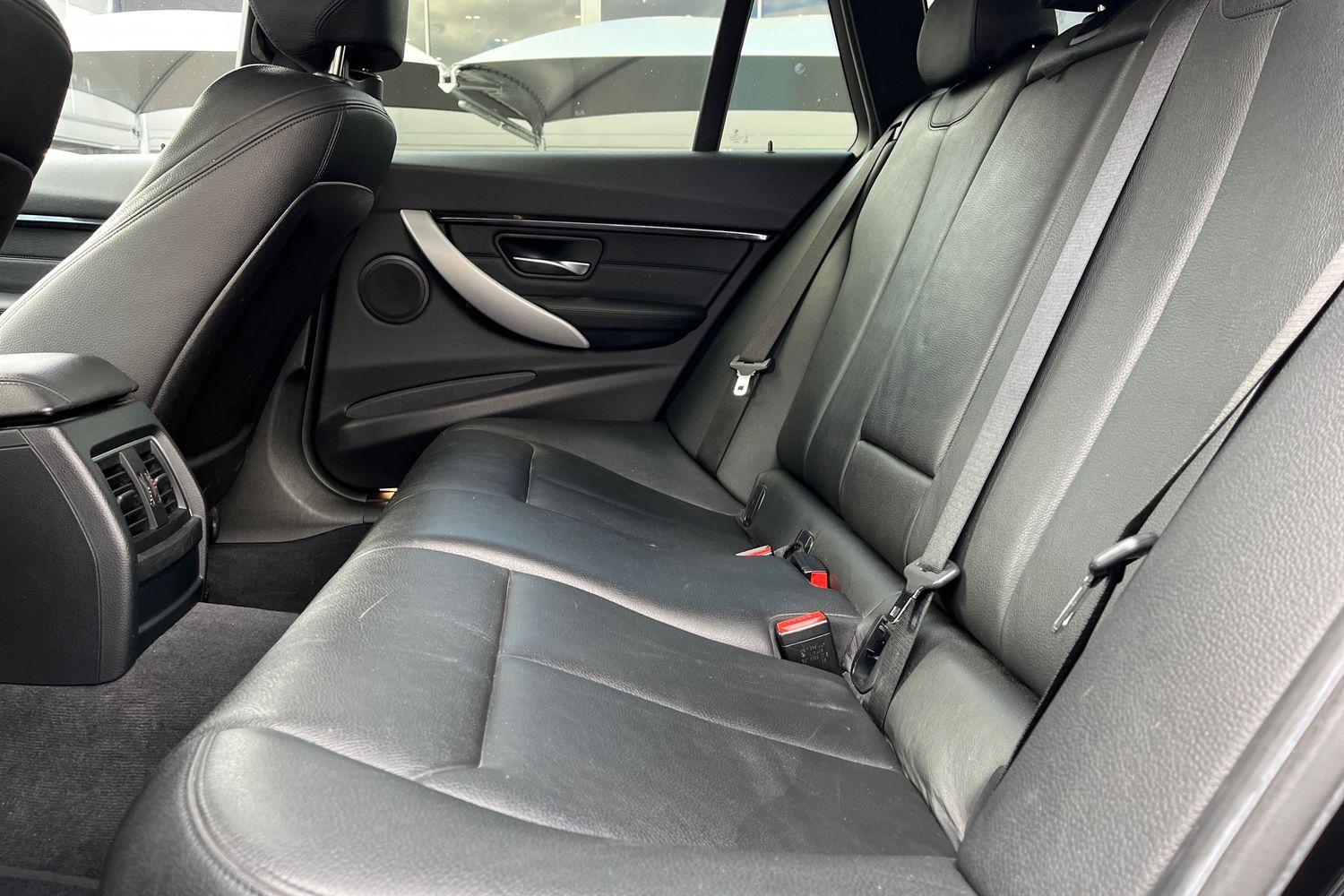 BMW 3 Series Photo 19