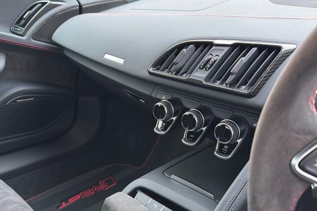 AUDI R8 Photo 43