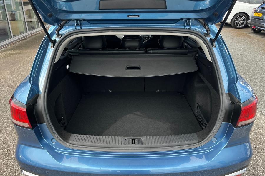MG MG5 Photo autoimg-df92b510fddab38bb4d6b713ea5c5aee51230e5e.jpg