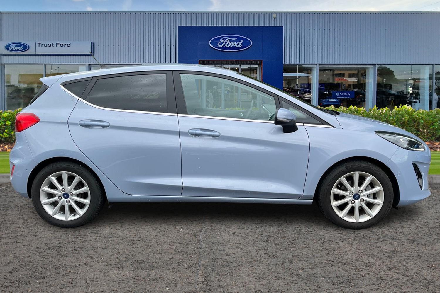 Ford Fiesta Photo 2