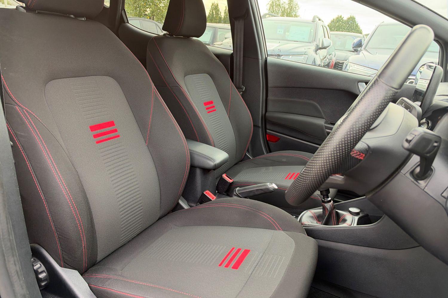 Ford FIESTA Photo 16