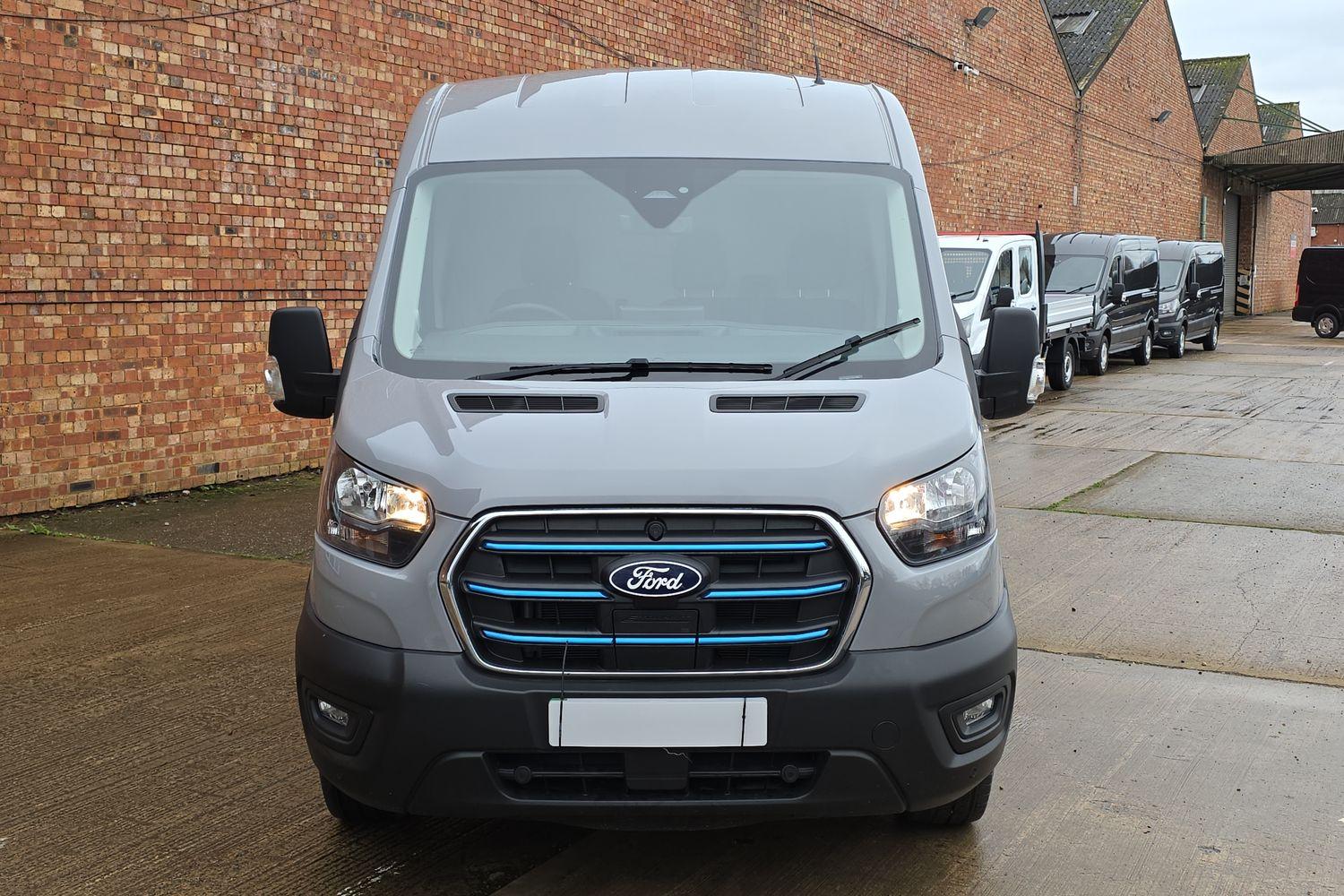 Ford E-TRANSIT Photo 11