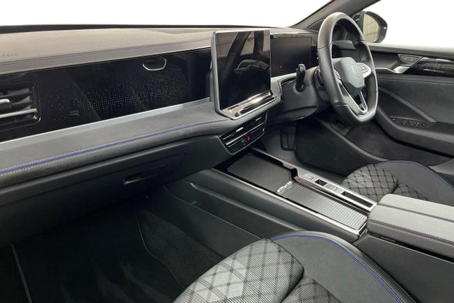 VOLKSWAGEN Passat Photo 2