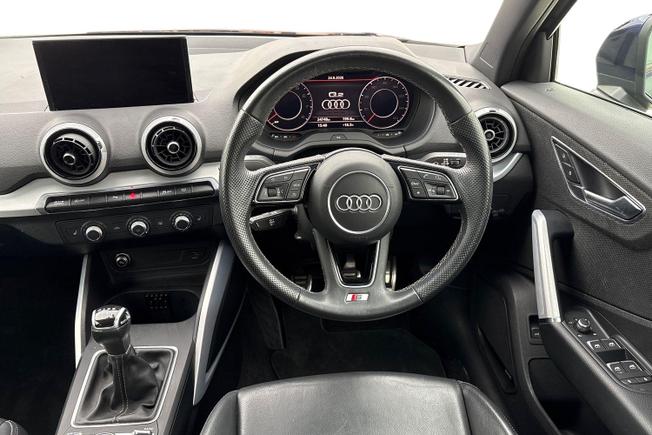 Audi Q2 Photo 11