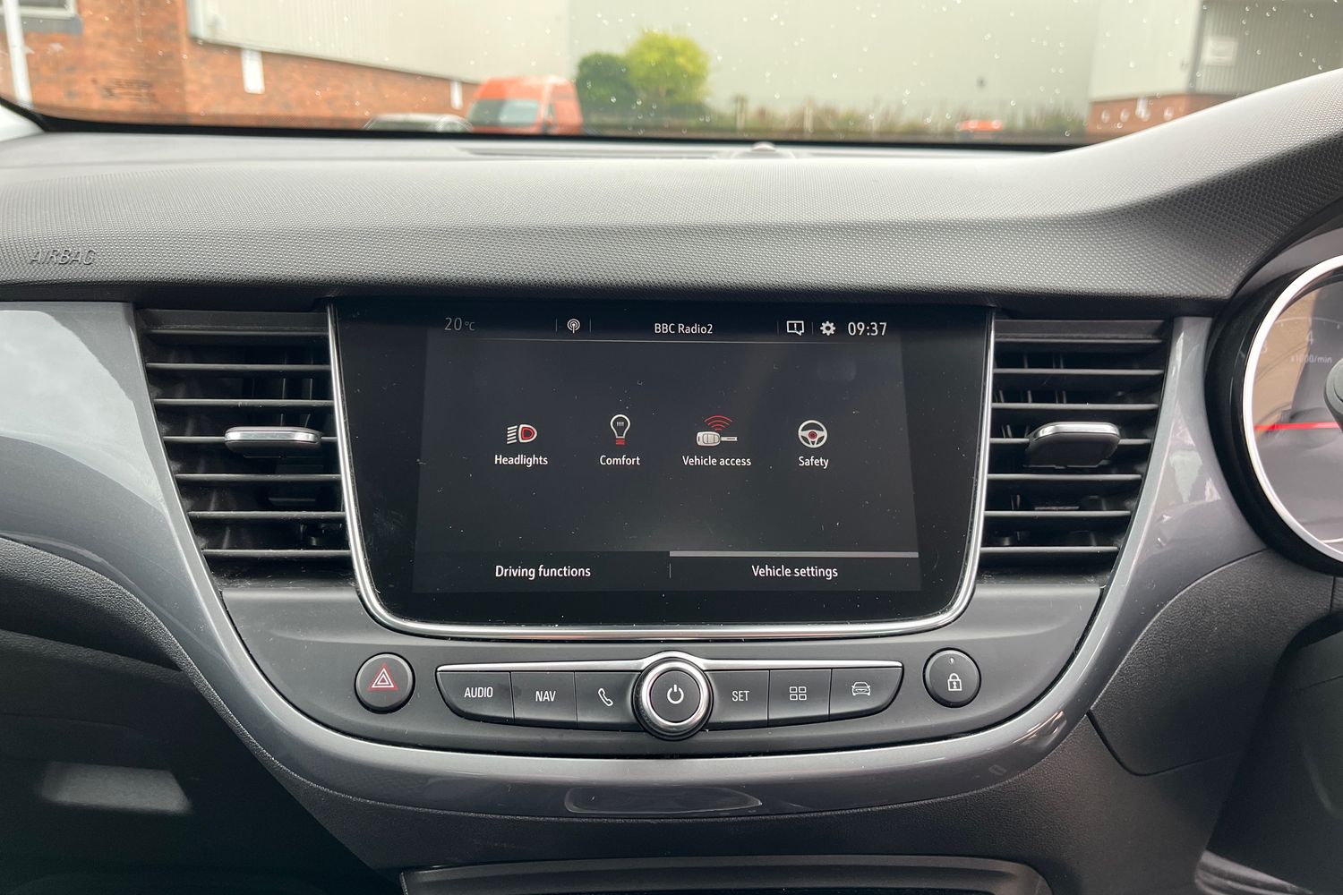 Vauxhall Crossland X Photo 32