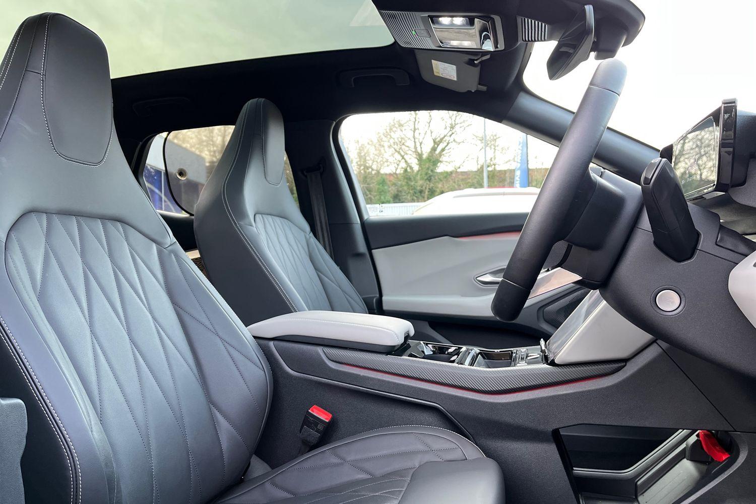 Ford Explorer Photo 16