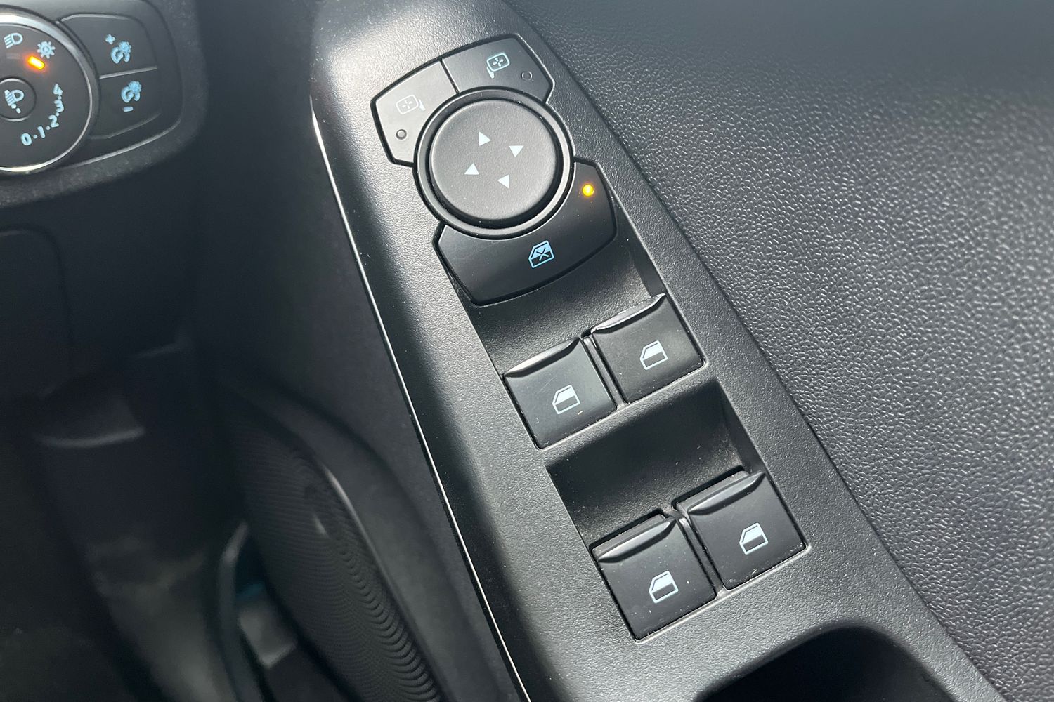 Ford FIESTA Photo 15