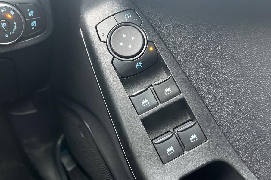 Ford FIESTA Photo autoimg-dfa4db2f5704fb8dad74f54eb7fdd392ab4230fc.jpg