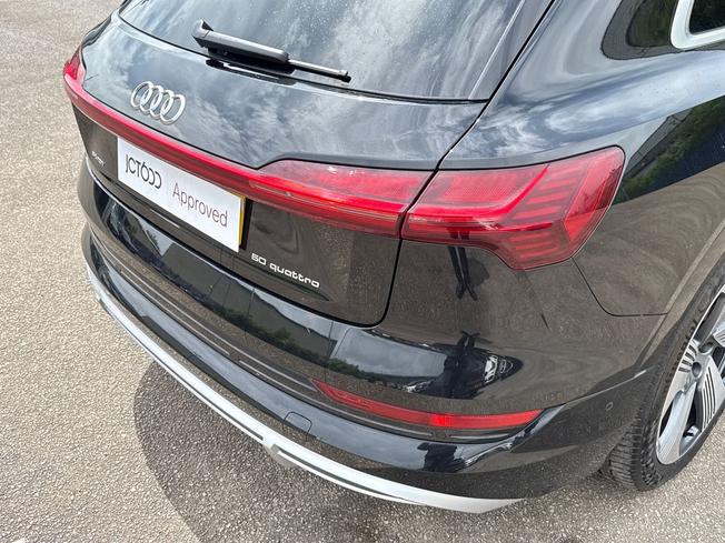 AUDI e-tron Photo 25