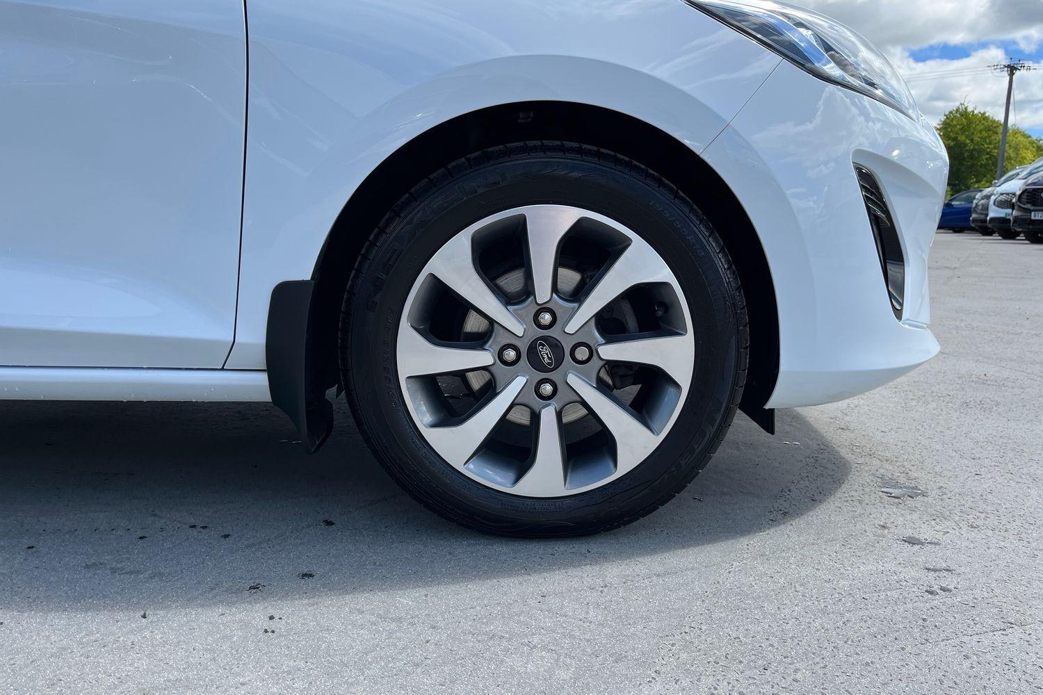 Ford FIESTA Photo 7