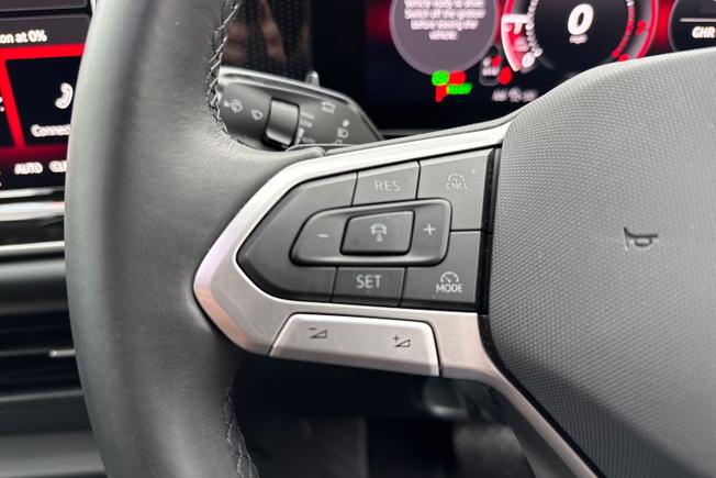 VOLKSWAGEN Tiguan Photo 16