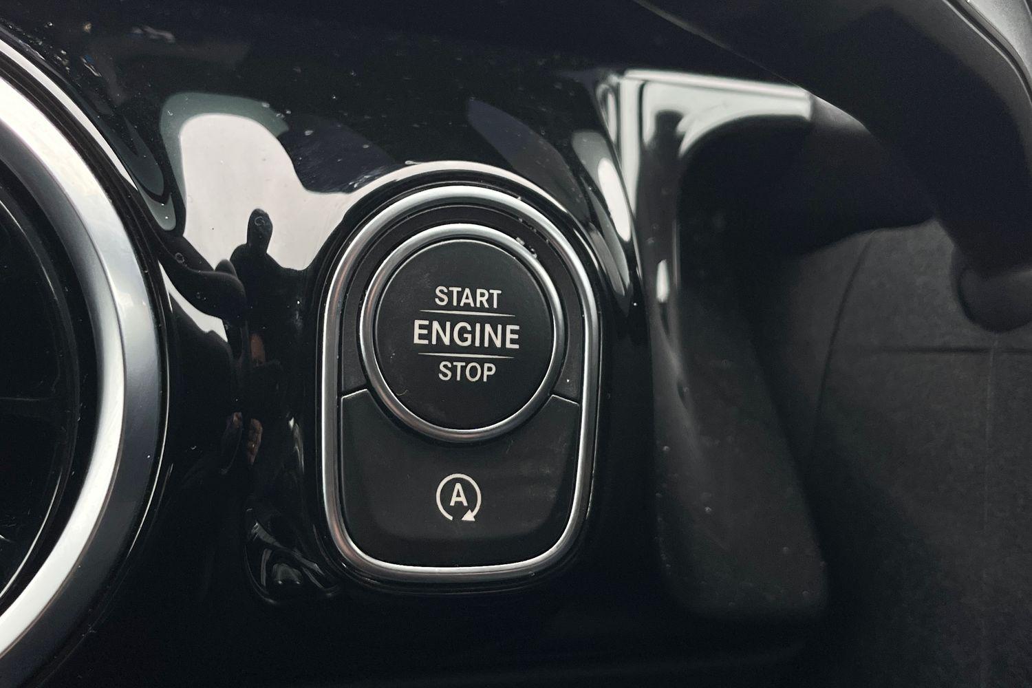 Mercedes-Benz GLA Photo 33