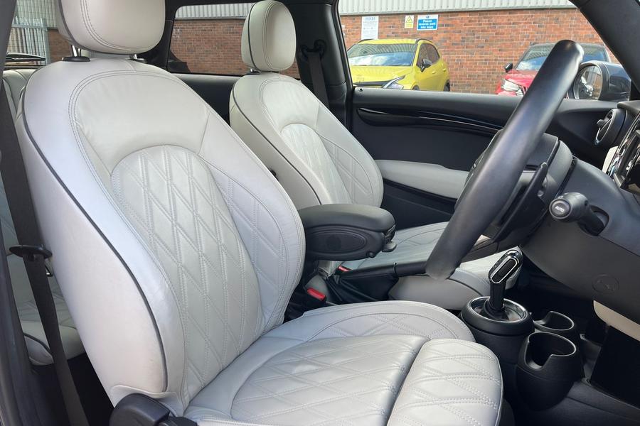 MINI HATCHBACK Photo autoimg-dfb4b6e4fc22d9534329f0b5d20665b89f991432.jpg