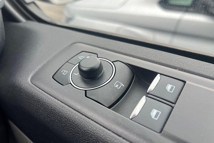 Used FORD TRANSIT CUSTOM YP75JHO 36