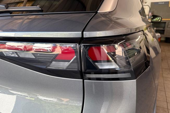 VOLKSWAGEN T-Roc Photo 18
