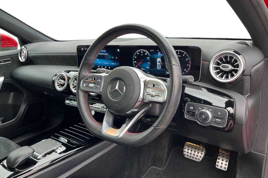 Mercedes-Benz A Class Photo autoimg-dfcf70ef601e29997824f541265f28b1b7c00f97.jpg