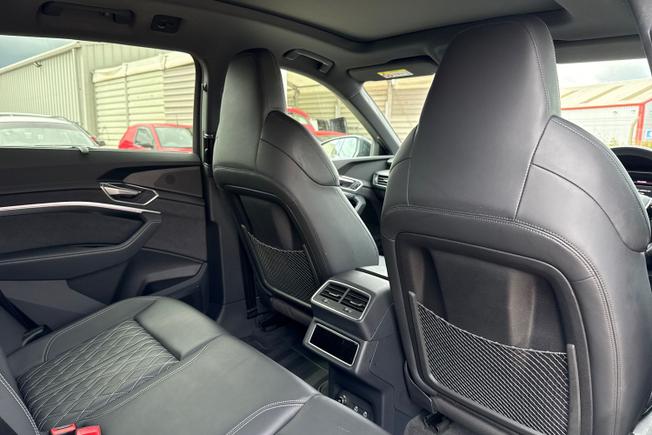 AUDI Q8 E-Tron Photo 43