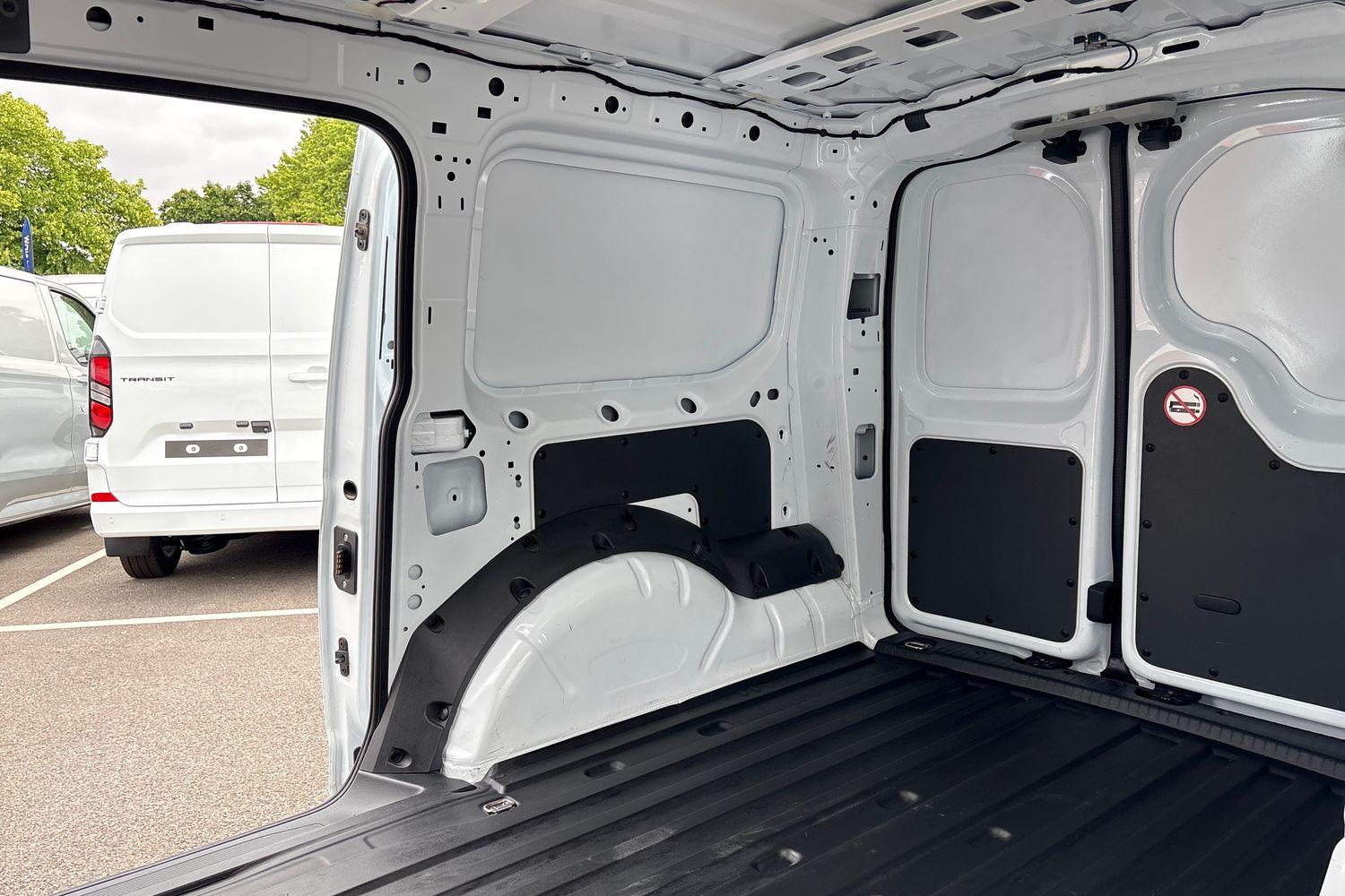 Ford TRANSIT CONNECT Photo 3