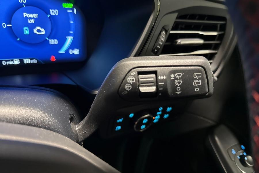 Ford KUGA Photo autoimg-dfd2521a7e3f6acd85ffef9a2cb38b9587785730.jpg