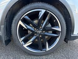 TOYOTA C-Hr Photo 5