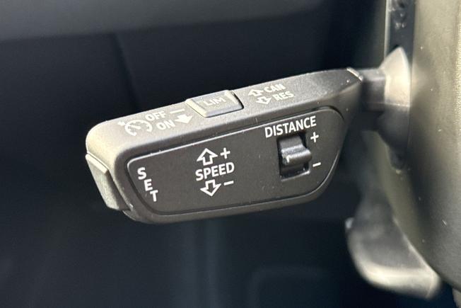 AUDI Q4 e-tron Photo 60