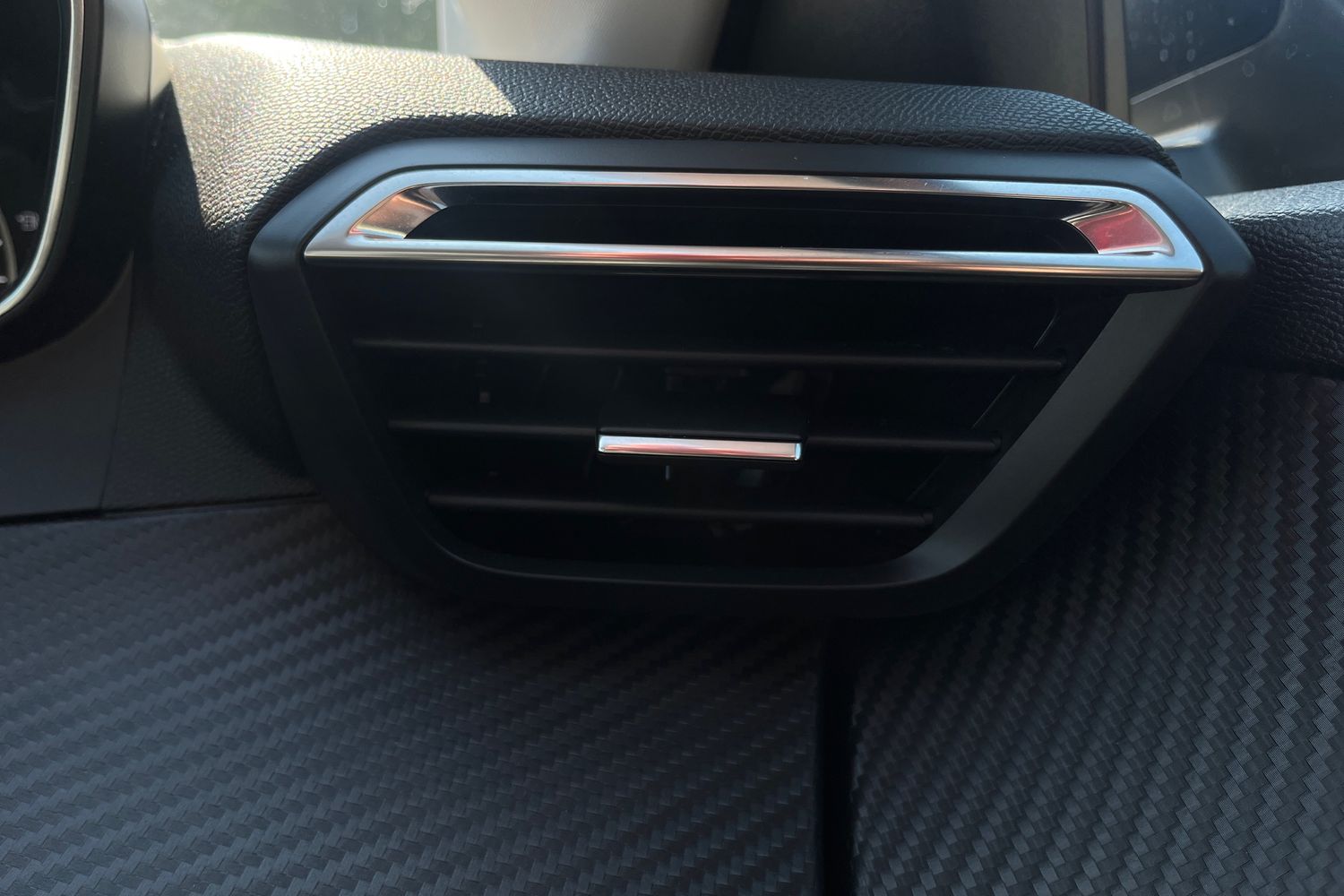 Peugeot 208 Photo 39
