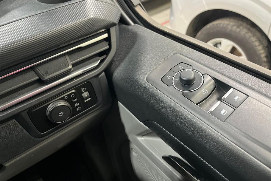 Used Ford TRANSIT CUSTOM WO25UKU 24