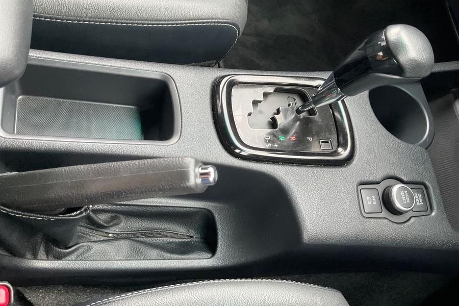 Toyota Hilux Photo autoimg-dfe1e52a0494f4013c8afecd8d43ce423793d3b6.jpg