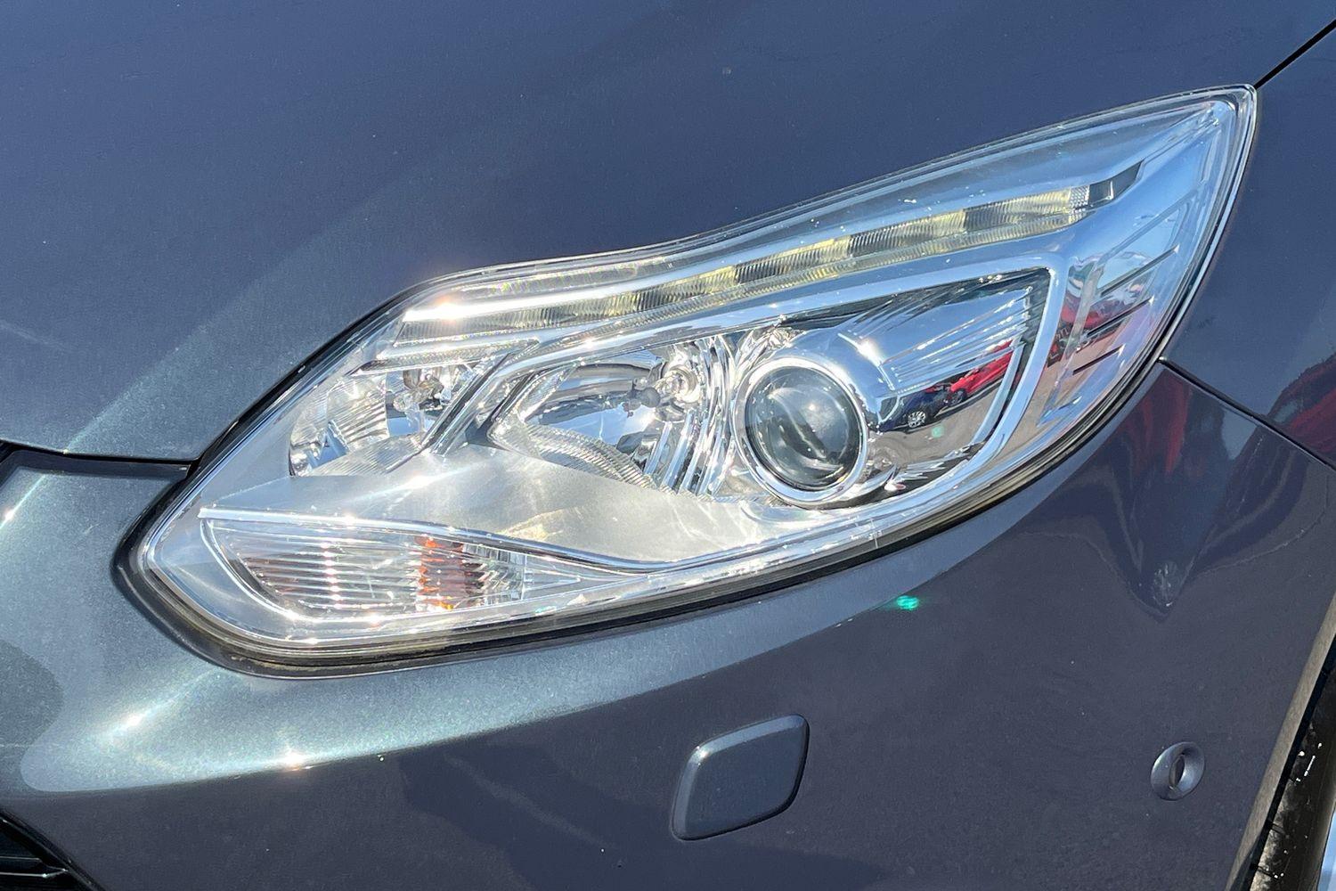 Ford FOCUS Photo 32