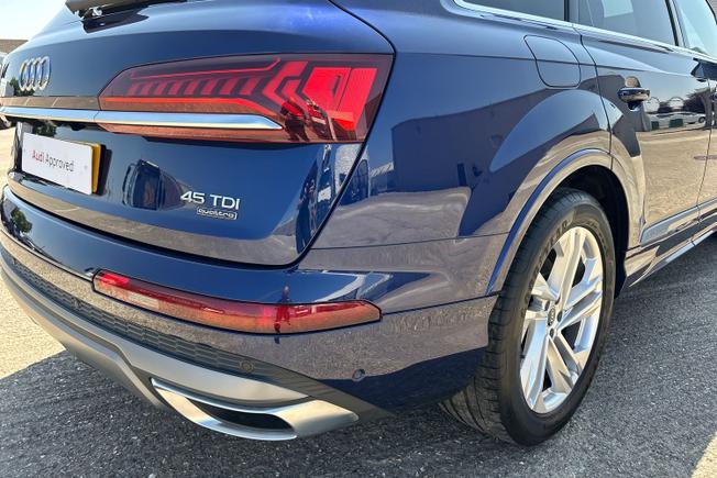 AUDI Q7 Photo 32