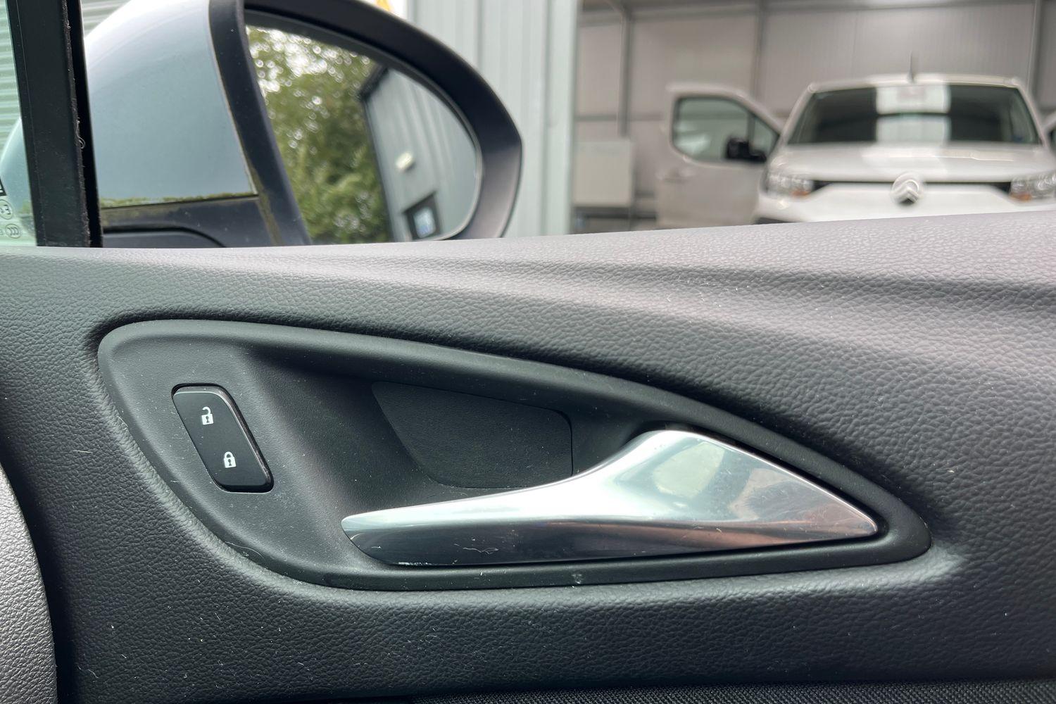 Vauxhall ASTRA Photo 39