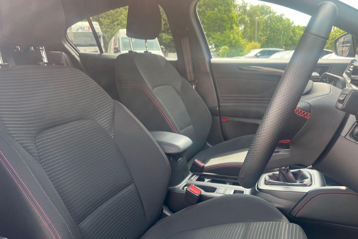 Ford Focus Photo 16
