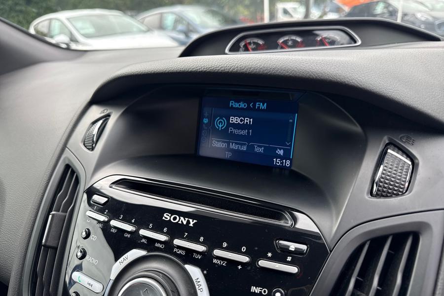 Ford FOCUS Photo autoimg-dffdb6ac424d0b5629bda3546d635695e2b538d6.jpg