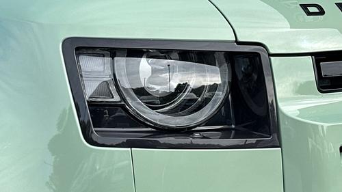 Land Rover Defender Photo autoimg-dfff66fe29f192bc6b91b92f51fc69561f00dc02.jpg