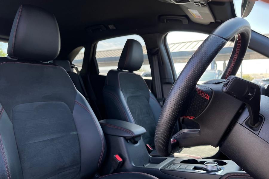 Ford Kuga Photo autoimg-dfffd28376e87a04e67744f4f2eca8b2249f2a53.jpg