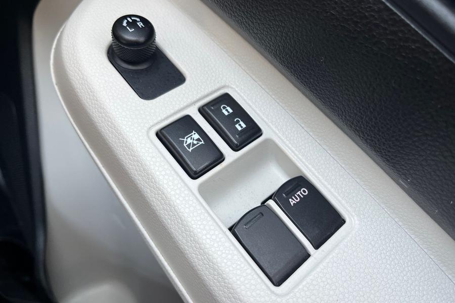 Suzuki IGNIS Photo autoimg-e004a8d4a9d69f695d7e480e5f8af68880f64650.jpg