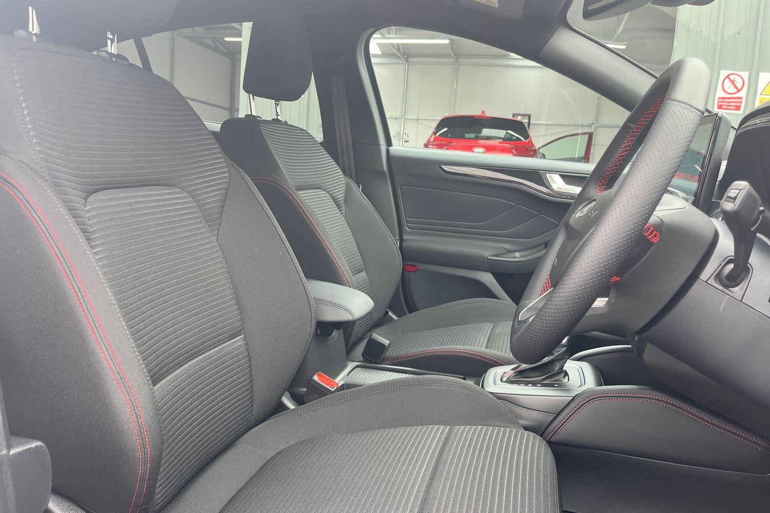 Ford FOCUS Photo 16